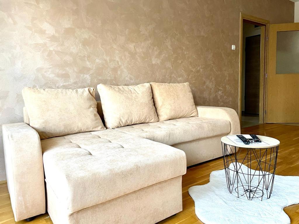 Naki Apartmani Podgorica Exteriör bild