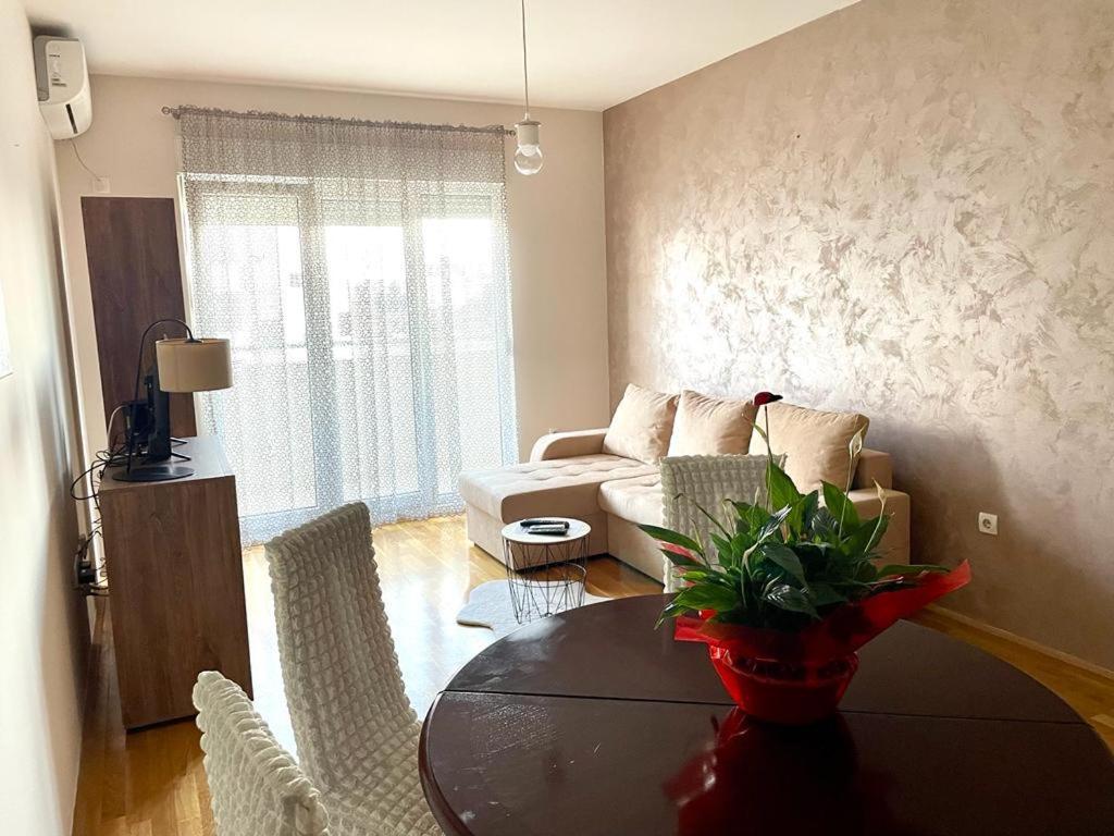 Naki Apartmani Podgorica Exteriör bild