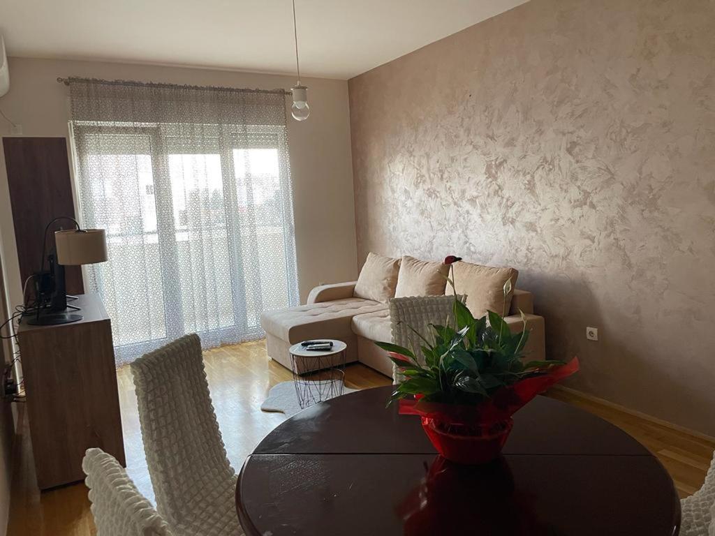 Naki Apartmani Podgorica Exteriör bild