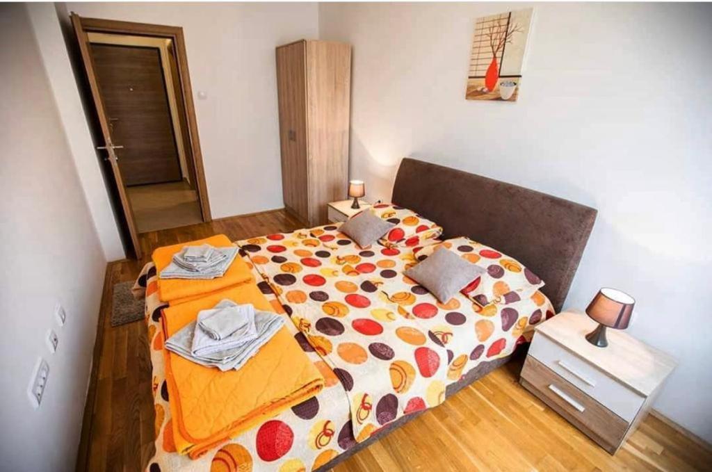Naki Apartmani Podgorica Rum bild