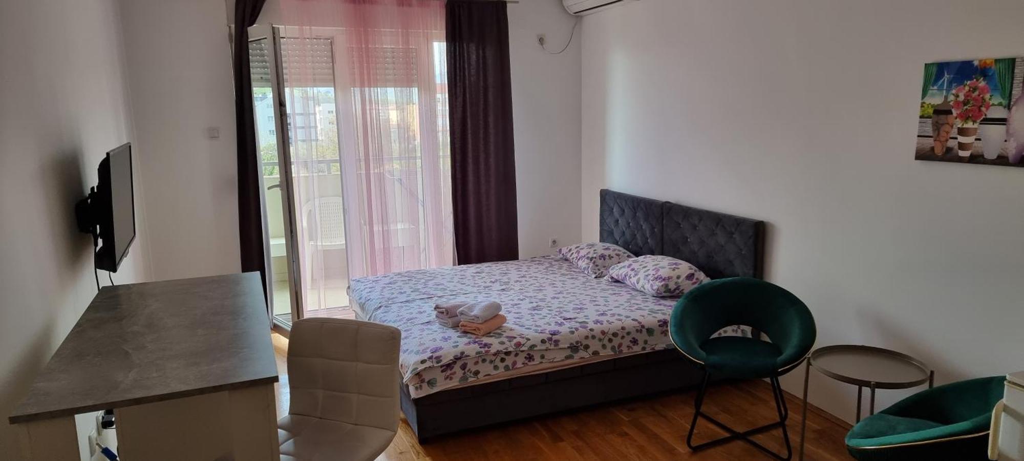 Naki Apartmani Podgorica Rum bild