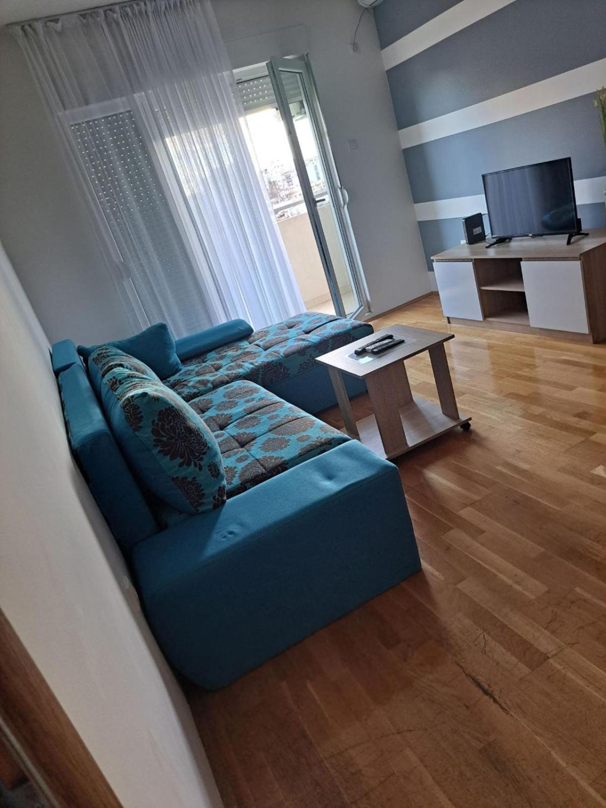 Naki Apartmani Podgorica Rum bild