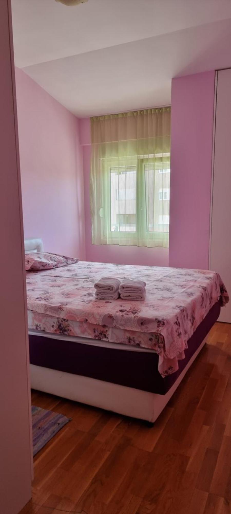 Naki Apartmani Podgorica Rum bild